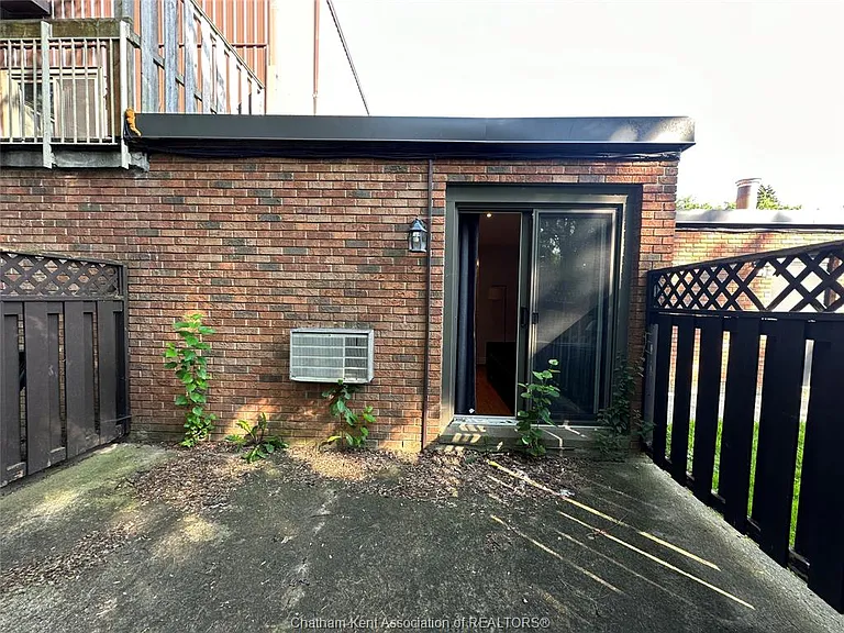 200 Emma St #1 — Photo 10