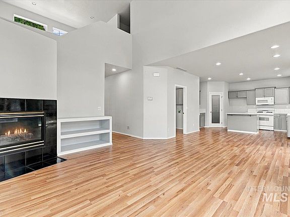 5th image of 2127 S Whisper Cove Way