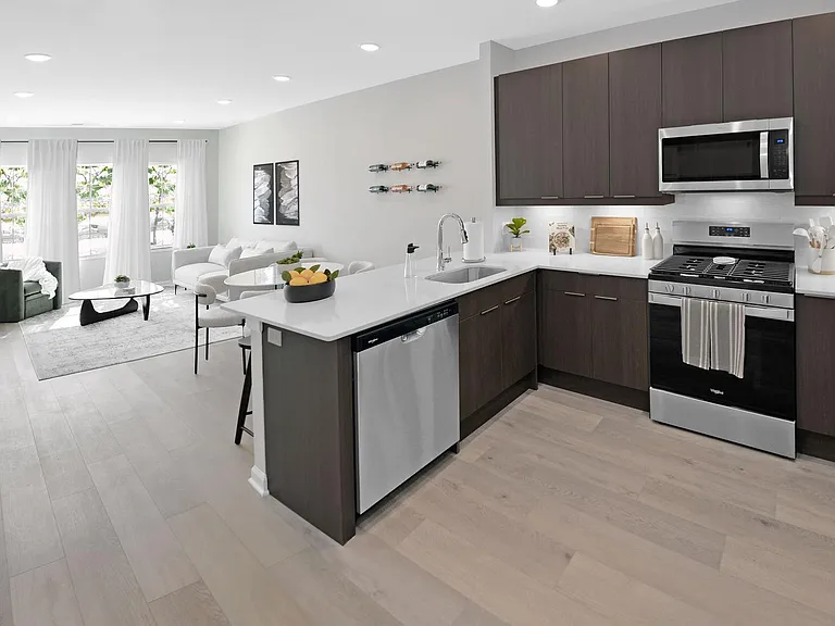310 Berkeley Ln — Photo 3