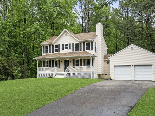4 Cannon Knolls Dr, Fredericksburg, VA 22406