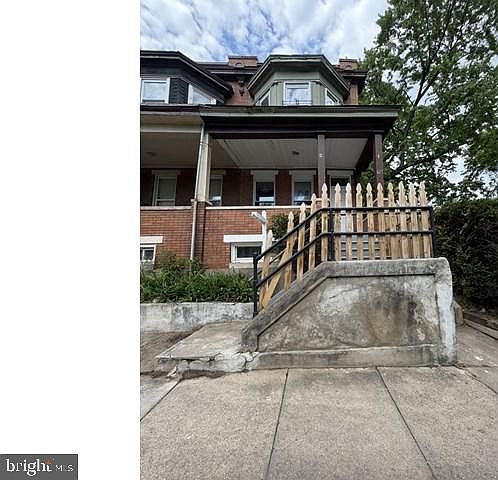 1st image of 622 E 33rd St