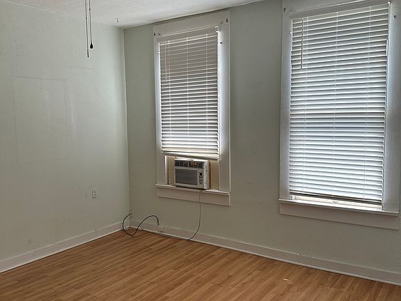 2nd image of 509 18th St APT B