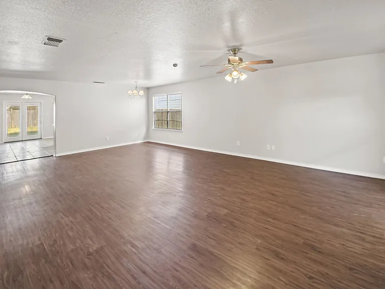 2127 Red Rock Xing — Photo 2