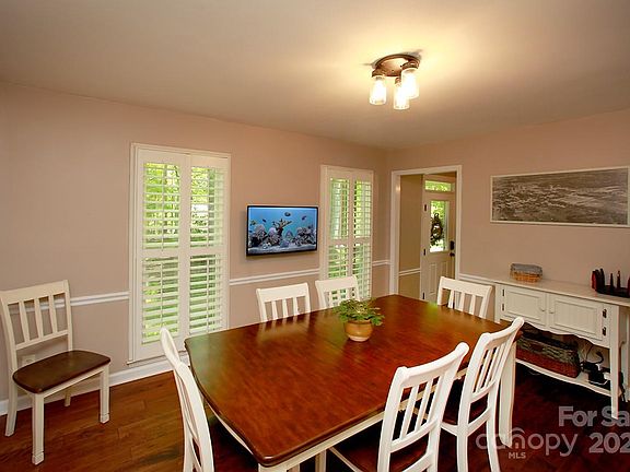 5th image of 2717 Connemara Dr