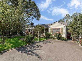 4 Plymouth Rd, Bayville, NY 11709