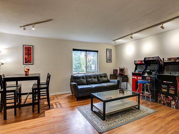 3rd image of 700 10th St APT 1