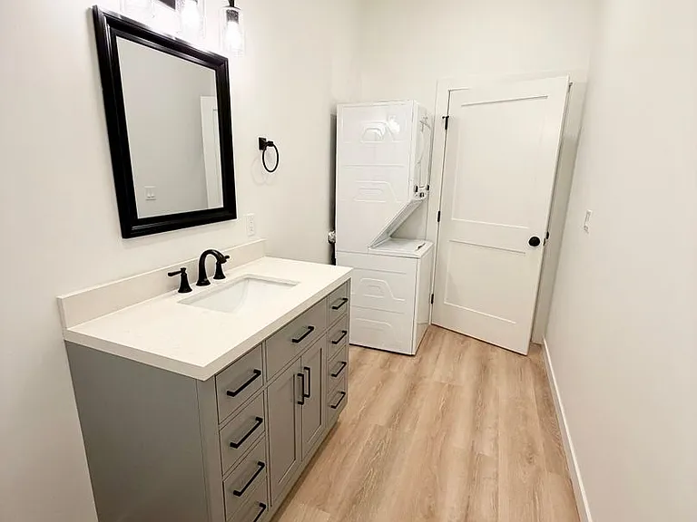 1223 W Nickerson St — Photo 17