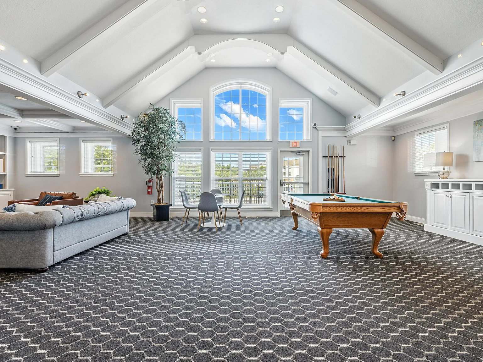 Riverchase Apartments — Photo 4