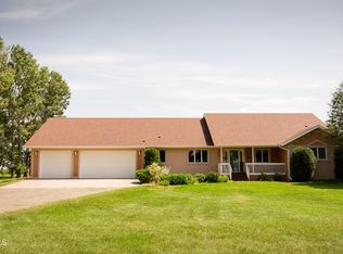 5501 Apple Creek Dr, Bismarck, ND 58504