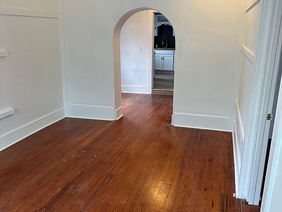 3rd image of 205 E Voorhis Ave #205