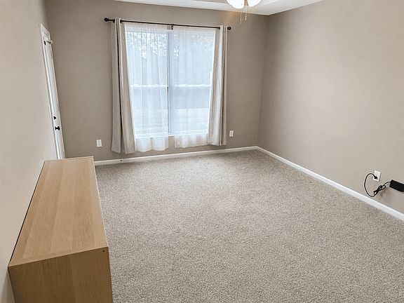 4th image of 1691 Glade Valley Dr