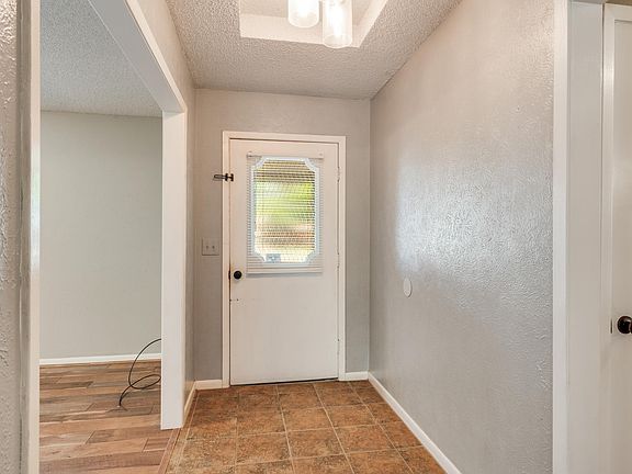 3rd image of 3008 Cromwell Ave