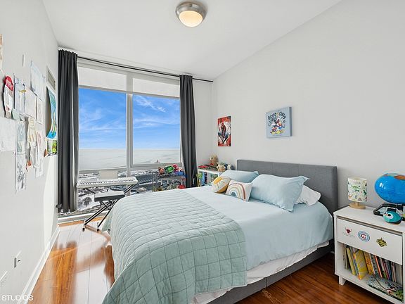 5th image of 1201 S Prairie Ave APT 4404