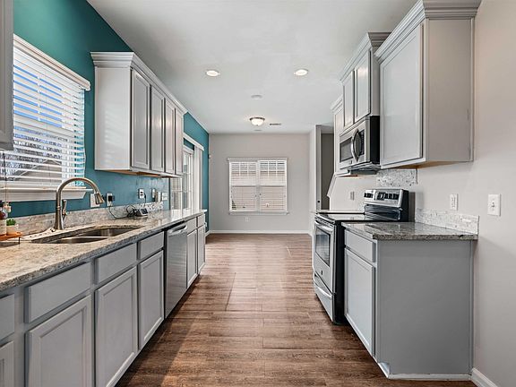 4th image of 11 Heatherfield Dr