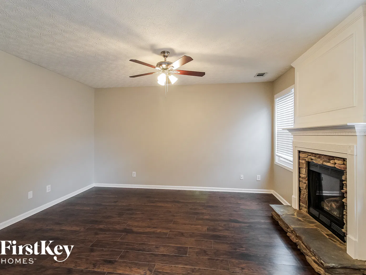 4 bed, 2.5 bath, 2112 sqft, $2,520 — Photo 3