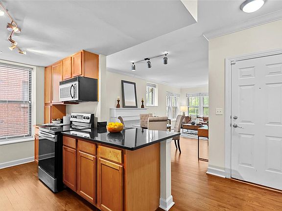 3rd image of 5518 Waterman Blvd APT 12