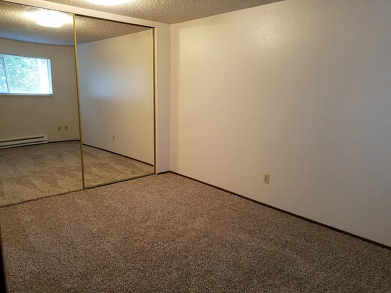 Hidden Lake Apartments — Photo 13