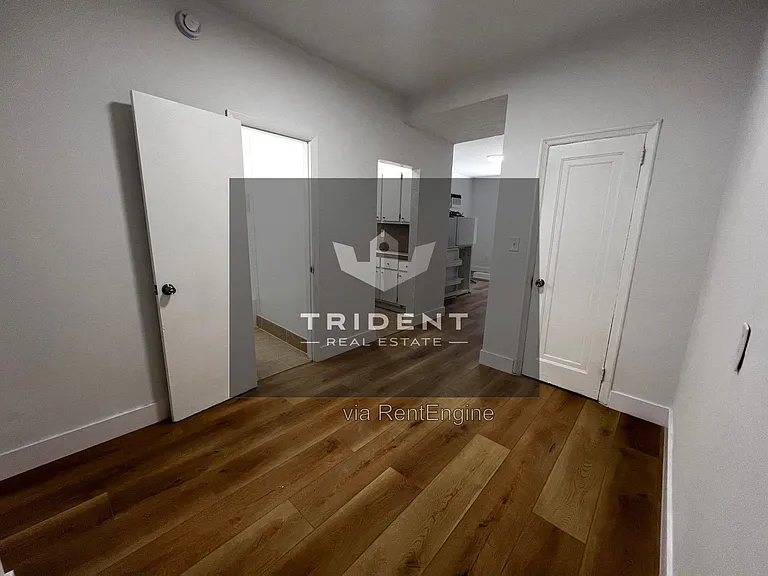 1030 Jefferson Ave #5 — Photo 6