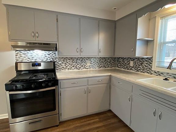 3rd image of 2422 North Ave