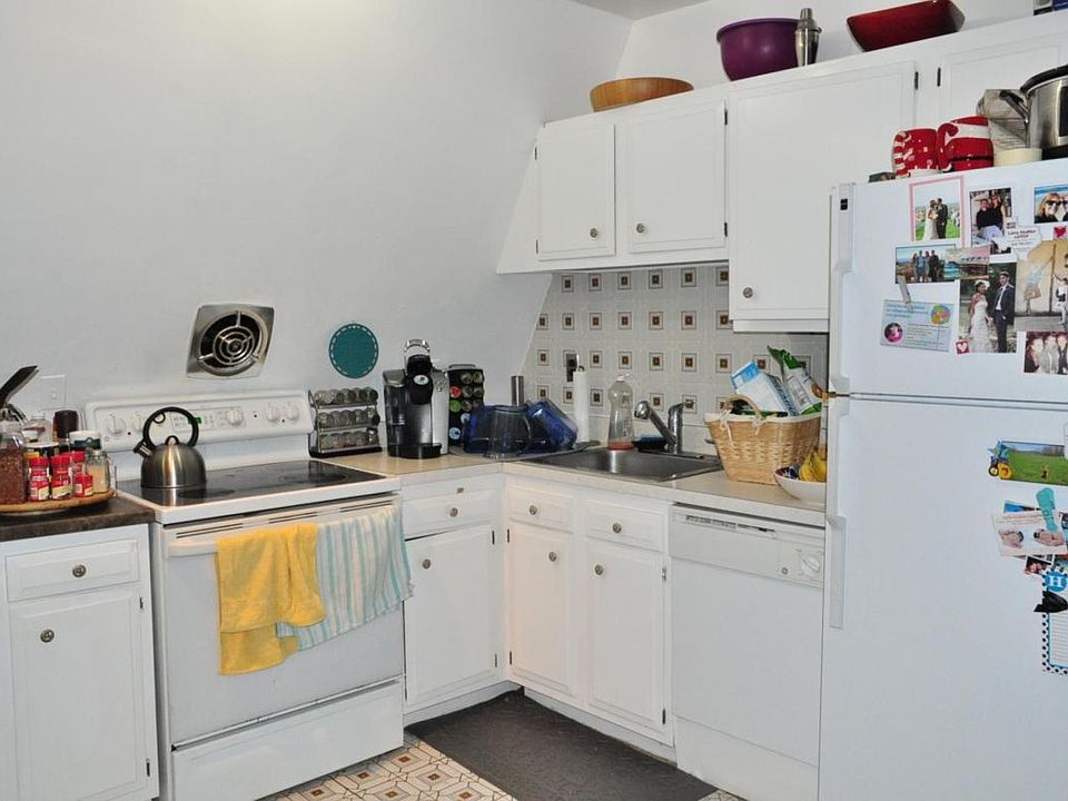 1st image of 8 Stephens Dr Floor 3