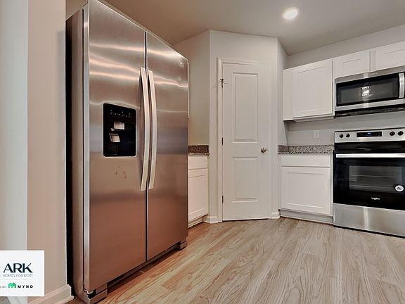 4th image of 682 Hadley Ct SE