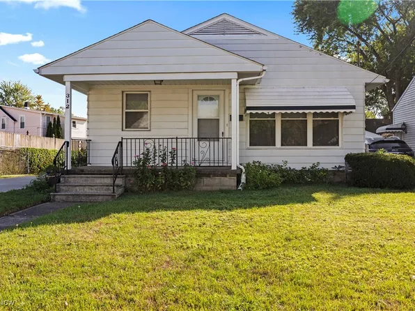 312 Henry St, Elyria, OH 44035