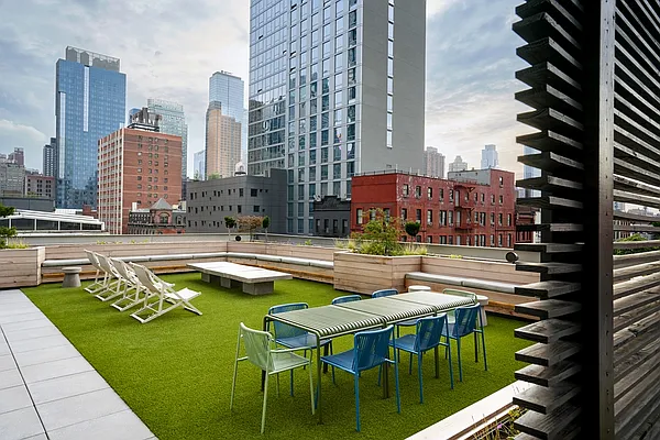 Rented by Greystar | media 7