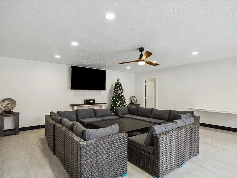15302 La Mancha Dr — Photo 24