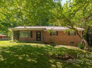 206 Sherrill Ln, Canton, NC 28716