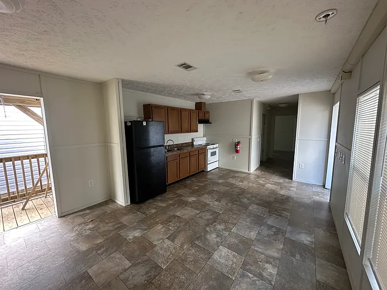 804 Avenue E #1 — Photo 5