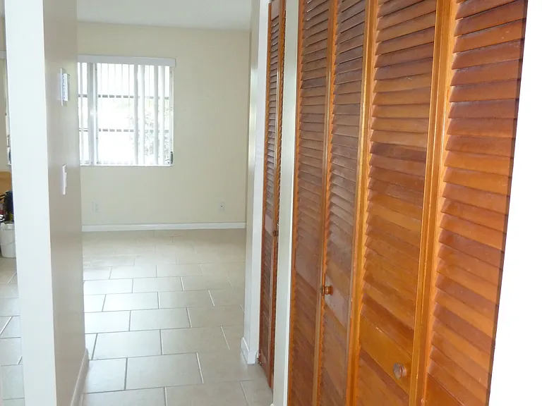 Hallway/Closet