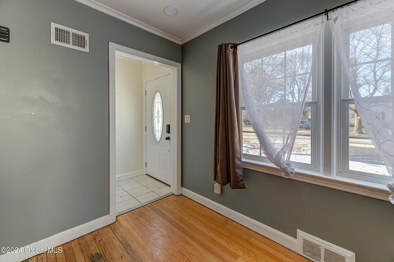2nd image of 189 Colonial Avenue