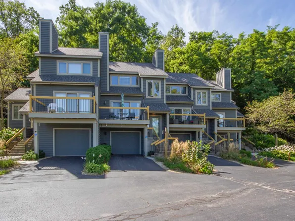 314 Territory Dr, Galena, IL 61036