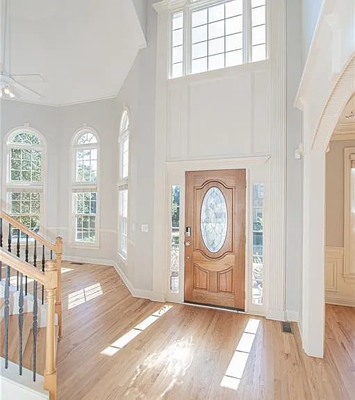 4012 Erin Dr — Photo 2