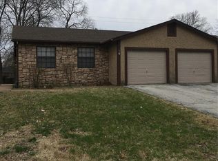 10 Chase Park Dr, Belleville, IL 62226