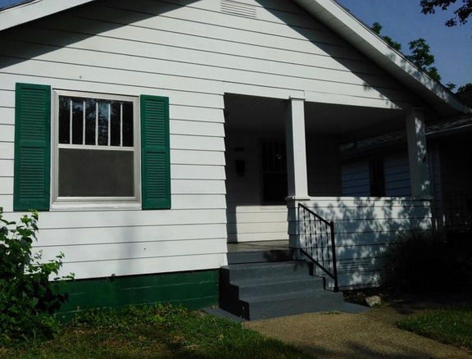 1st image of 1009 S 31st St