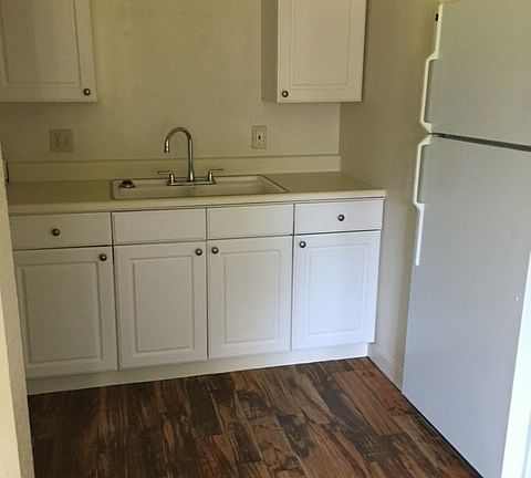 3rd image of 1024 W Washington Ave APT 3