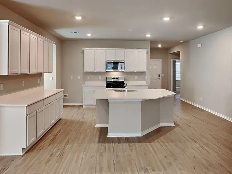 2932 Firefly Dr — Photo 5