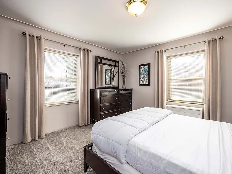 Rugby Square Apartments — Photo 9