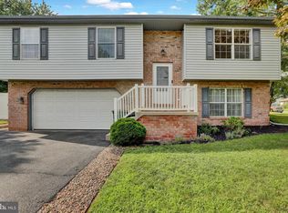 1 Burkey Dr, Denver, PA 17517