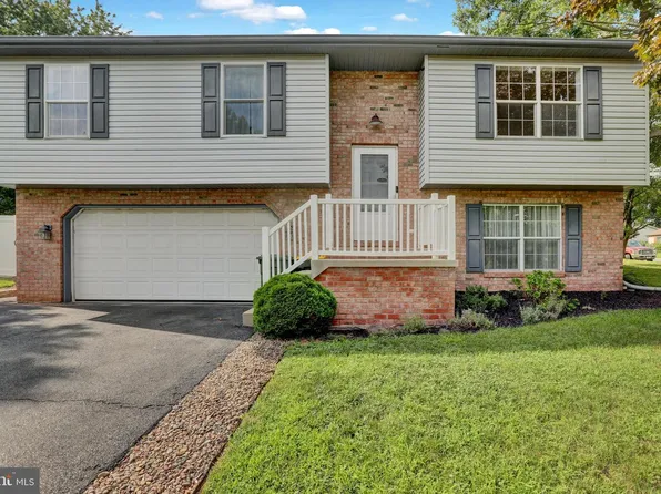 1 Burkey Dr, Denver, PA 17517