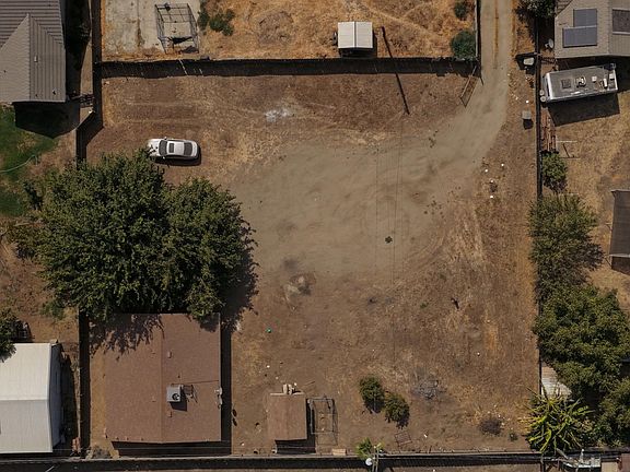 3rd image of 272 S Mooney Boulevard