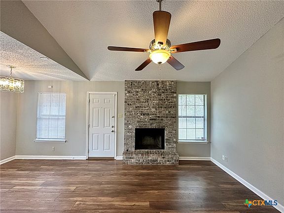 3rd image of 2116 Schwertner Dr