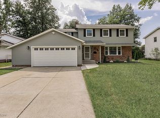 1960 Bromton Dr, Lyndhurst, OH