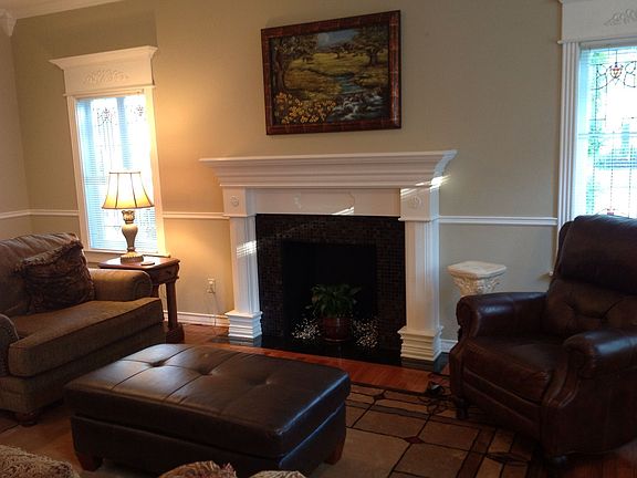 2nd image of 613 E Neches St