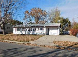 904 20th Ave NW, Minot, ND 58703