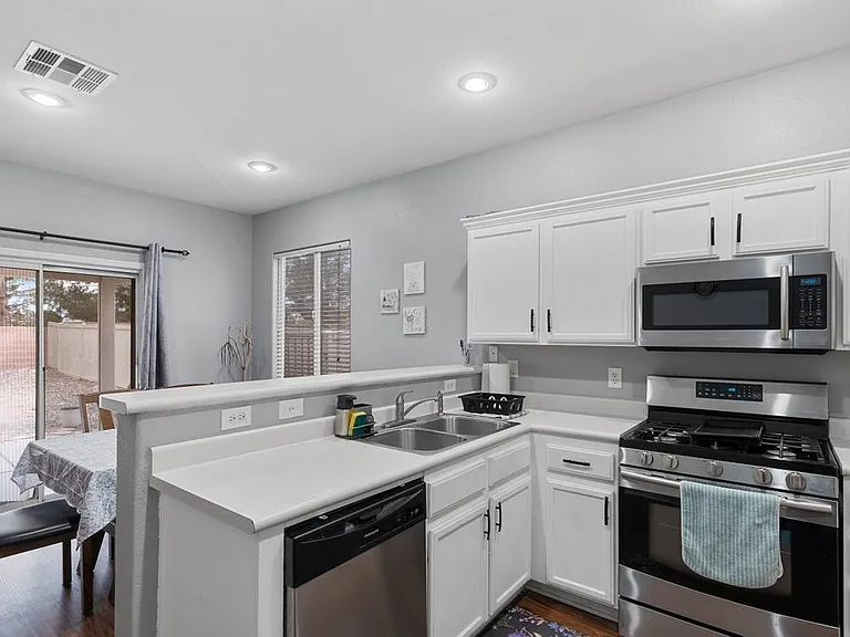 1217 Cove Palisades Dr — Photo 9