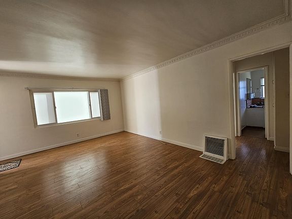 3rd image of 3766 Barry Ave
