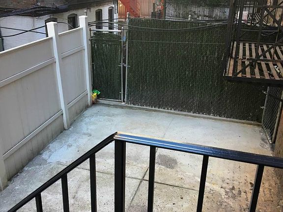 4th image of 224 E 12th St APT 1