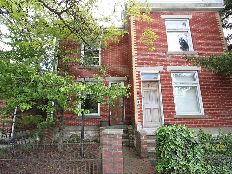 239 E Whittier St — Photo 1